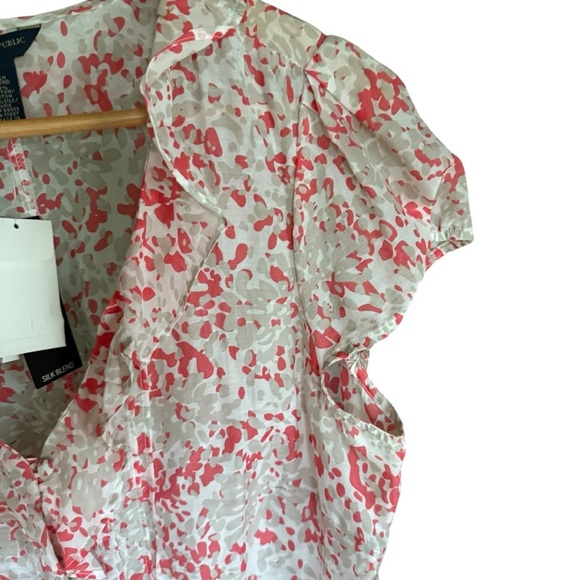 Banana Republic Womens Silk Blend Floral Ruffle Blouse L Modern Chic Workwear - Picture 3 of 9